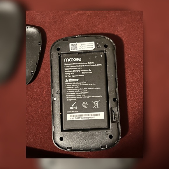 Moxee Straight Talk Prepaid 4G LTE Mobile Hotspot - Picture 6 of 7